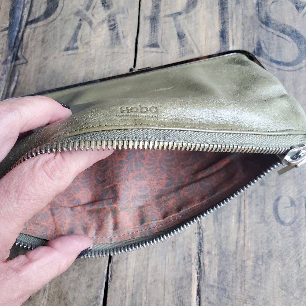 HOBO‎ Vintage Olive Green Distressed Leather Zip Around Kiss Lock Clutch|Wallet